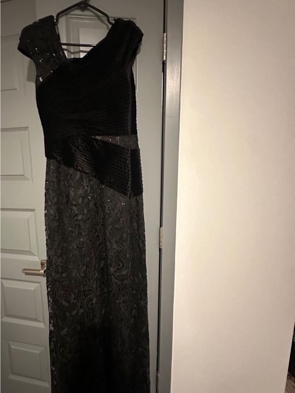 Elegant Black Evening Gown - Formal One-Shoulder Dress